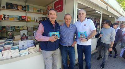 Otro día de dedicatorias. Otro día de dedicatorias.