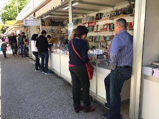 Otro día de dedicatorias. Otro día de dedicatorias.