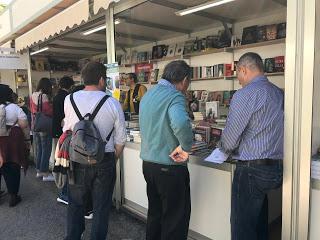 Otro día de dedicatorias.