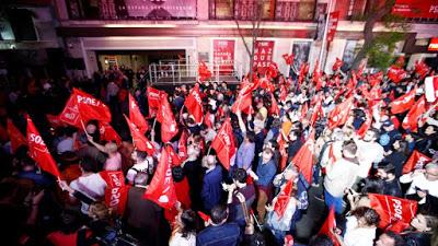 Pulso entre el PSOE y Podemos por el futuro gobierno.