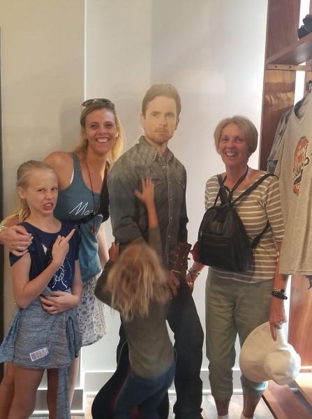 yTravel-with-Deacon-Claybourne-447-x-600 ▷ Comentario sobre Visit Graceland, Sun Studios y Studio B, TN (Siente el espíritu de Elvis Presley) por Caz