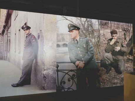 Elivs-Presley-army-Memphis-Gracleand-tours ▷ Comentario sobre Visit Graceland, Sun Studios y Studio B, TN (Siente el espíritu de Elvis Presley) por Caz