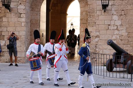 cambio-de-guardia-en-la-almudaina-mallorca Que ver en Mallorca en 5 días (guía definitiva para tu viaje)