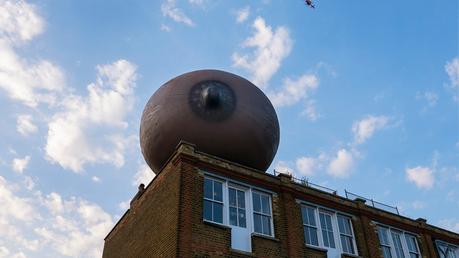 Pechos gigantes para normalizar la lactancia materna en lugares públicos lactancia materna en libertad