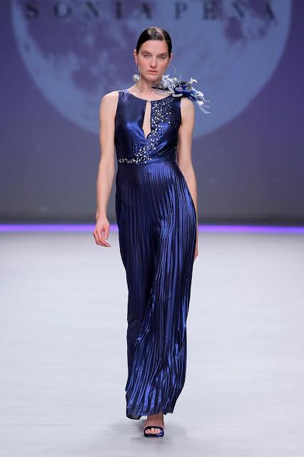 Sonia Peña traslada universo galáctico colección fiesta 2020 