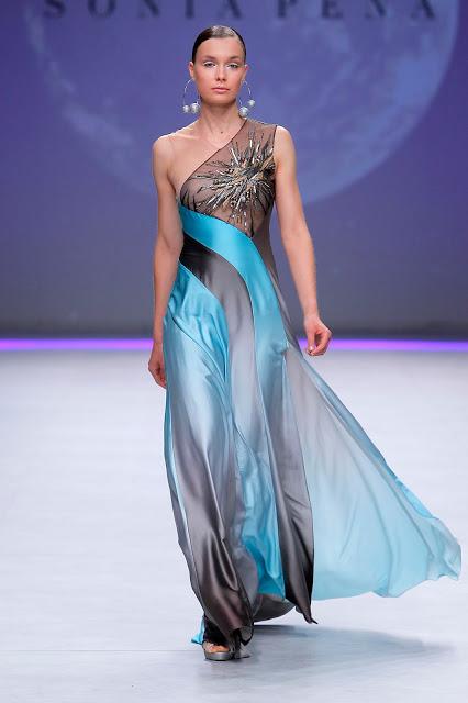 Sonia Peña traslada universo galáctico colección fiesta 2020 