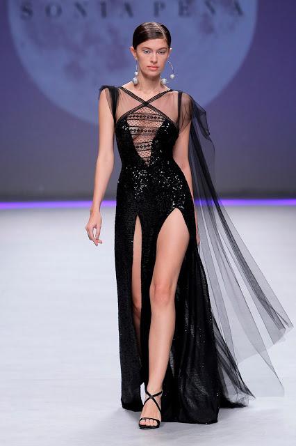 Sonia Peña traslada universo galáctico colección fiesta 2020 