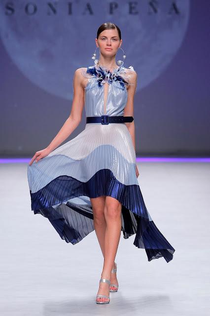 Sonia Peña traslada universo galáctico colección fiesta 2020 