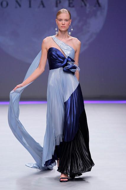 Sonia Peña traslada universo galáctico colección fiesta 2020 