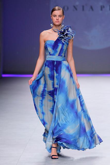 Sonia Peña traslada universo galáctico colección fiesta 2020 