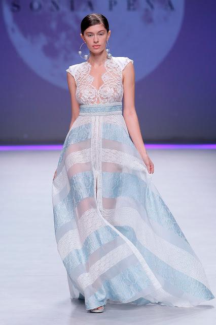 Sonia Peña traslada universo galáctico colección fiesta 2020 