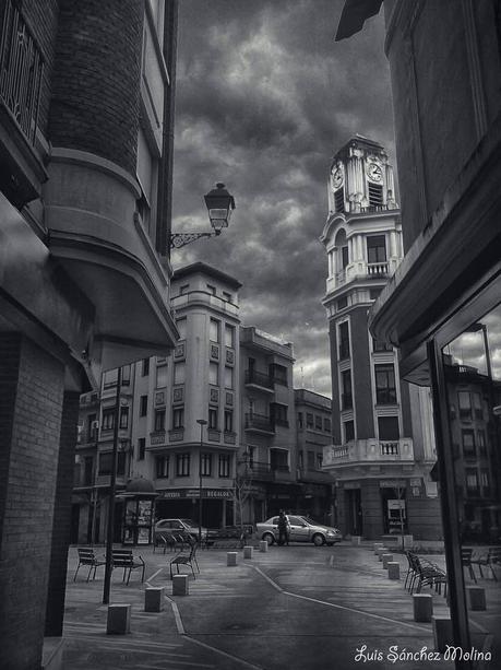 La imagen puede contener: cielo, cancha de baloncesto y exterior