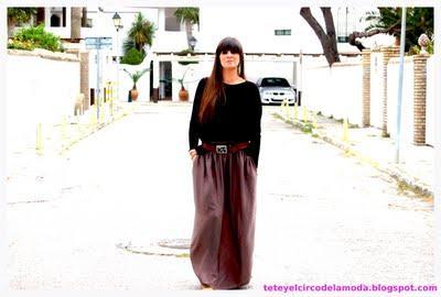 ¡NO SIN MI FALDA LARGA, LARGUÍSIMA!