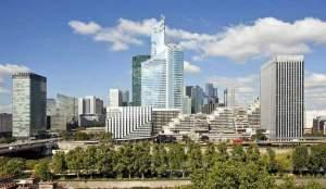 La torre First en el barrio de negocios de La Defense. (KPF-Architets) 20minutos.es