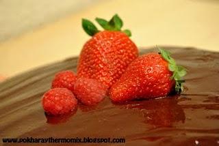 Tarta de crema con cobertura de chocolate