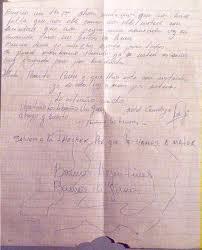 M recogió la carta con las manos temblonas y un áspero nu...