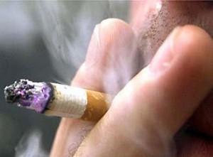 Los infartos se adelantan 12 años en los fumadores