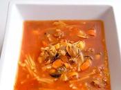 Sopa tomate fideos, almejas mejillones