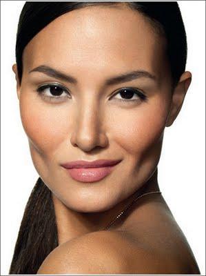 ALMOST BARE, LO NUEVO DE BOBBY BROWN.