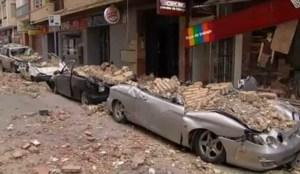 Terremoto en Murcia  Varios coches destrozados por el terremoto en Lorca. (ATLAS) 20minutos.es