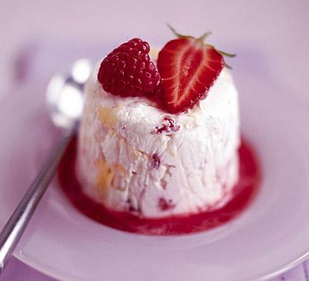 Helado de queso con frutillas