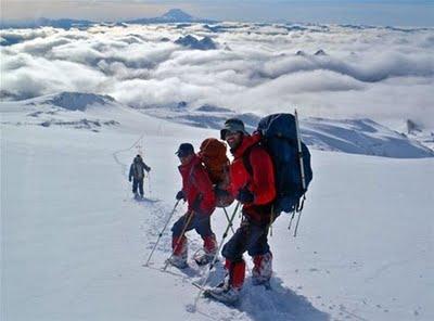 DOMINICANOS CAMINO AL  EVEREST