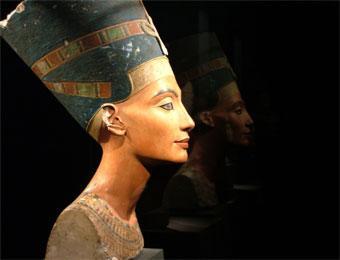 Nefertiti al Desnudo