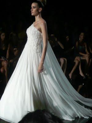 Pronovias, de la mano de Manuel Mota, pone fin a la Pasarela Gaudí Colección 2012, con una original, brillante y espectacular puesta en escena