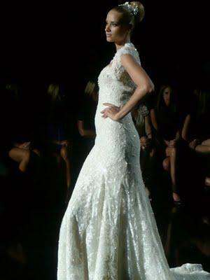 Pronovias, de la mano de Manuel Mota, pone fin a la Pasarela Gaudí Colección 2012, con una original, brillante y espectacular puesta en escena