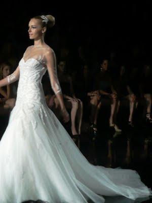 Pronovias, de la mano de Manuel Mota, pone fin a la Pasarela Gaudí Colección 2012, con una original, brillante y espectacular puesta en escena