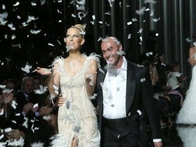 Pronovias, de la mano de Manuel Mota, pone fin a la Pasarela Gaudí Colección 2012, con una original, brillante y espectacular puesta en escena