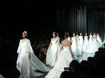 Pronovias, de la mano de Manuel Mota, pone fin a la Pasarela Gaudí Colección 2012, con una original, brillante y espectacular puesta en escena