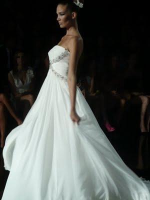 Pronovias, de la mano de Manuel Mota, pone fin a la Pasarela Gaudí Colección 2012, con una original, brillante y espectacular puesta en escena