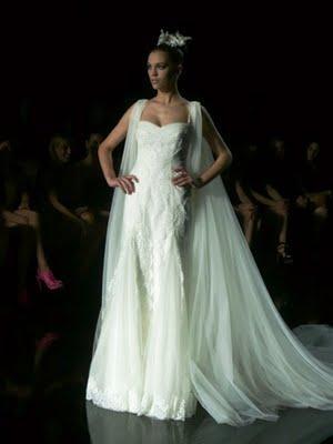 Pronovias, de la mano de Manuel Mota, pone fin a la Pasarela Gaudí Colección 2012, con una original, brillante y espectacular puesta en escena