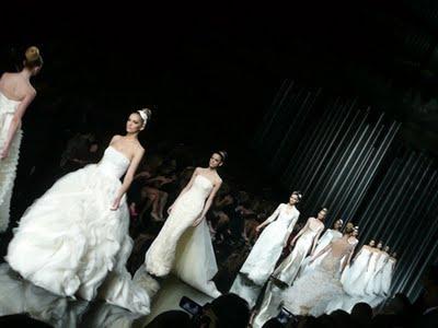 Pronovias, de la mano de Manuel Mota, pone fin a la Pasarela Gaudí Colección 2012, con una original, brillante y espectacular puesta en escena