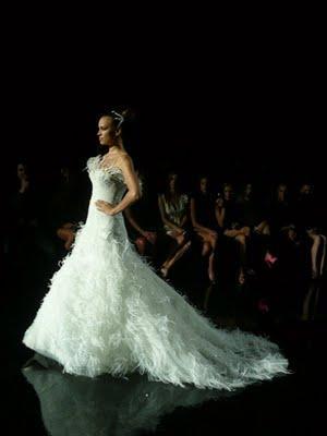 Pronovias, de la mano de Manuel Mota, pone fin a la Pasarela Gaudí Colección 2012, con una original, brillante y espectacular puesta en escena