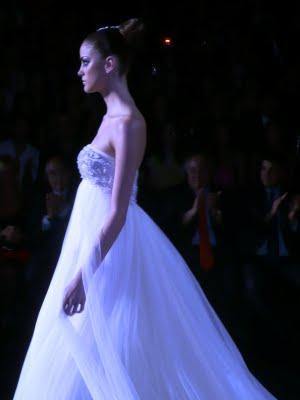 Pronovias, de la mano de Manuel Mota, pone fin a la Pasarela Gaudí Colección 2012, con una original, brillante y espectacular puesta en escena