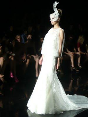 Pronovias, de la mano de Manuel Mota, pone fin a la Pasarela Gaudí Colección 2012, con una original, brillante y espectacular puesta en escena