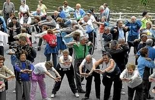 Las personas de 90 años evitarían caídas aumentando su fuerza muscular según un estudio