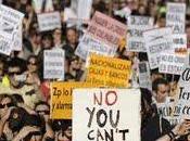 jóvenes, indignados, copan calles.