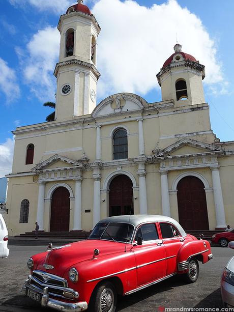 Mr-and-Mrs-Romance-where-to-go-in-Cuba-.Cienfuegos-square ▷ Comenta sobre 4 lugares emocionantes para visitar en Cuba (y uno para evitar) por Mike