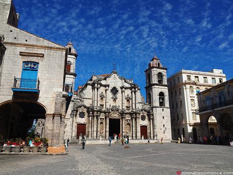 Mr-and-Mrs-Romance-where-to-go-in-Cuba-.Havana-Cathedral ▷ Comenta sobre 4 lugares emocionantes para visitar en Cuba (y uno para evitar) por Mike