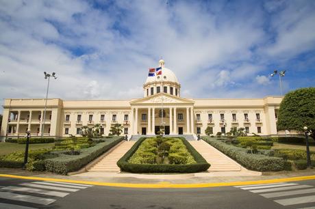 Danilo decreta compras directas del Estado de productos nacionales.