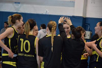 Galería de clics del Club Basket Almeda-Bàsquet Femení Sant Adrià