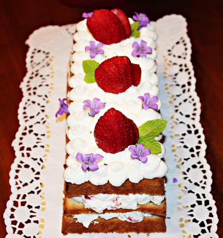PASTEL ANIVERSARIO {BIZCOCHO TRADICIONAL DE YOGUR} PASTEL ANIVERSARIO {BIZCOCHO TRADICIONAL DE YOGUR}
