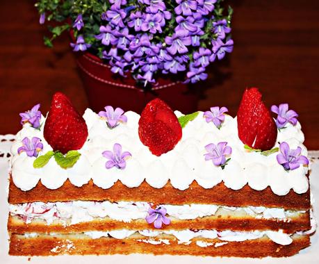 PASTEL ANIVERSARIO {BIZCOCHO TRADICIONAL DE YOGUR} PASTEL ANIVERSARIO {BIZCOCHO TRADICIONAL DE YOGUR}