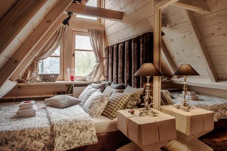 Cabana de Madera en campos nevados del Sur de Polonia