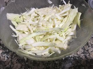 ENSALADA DE COL CON PEPINOS Y JAMÓN