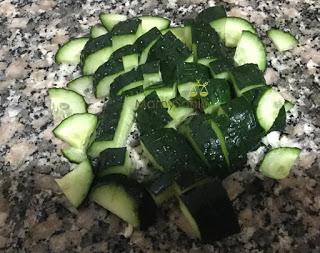 ENSALADA DE COL CON PEPINOS Y JAMÓN ENSALADA DE COL CON PEPINOS Y JAMÓN