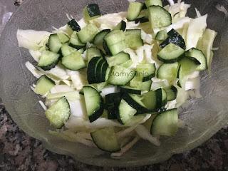ENSALADA DE COL CON PEPINOS Y JAMÓN